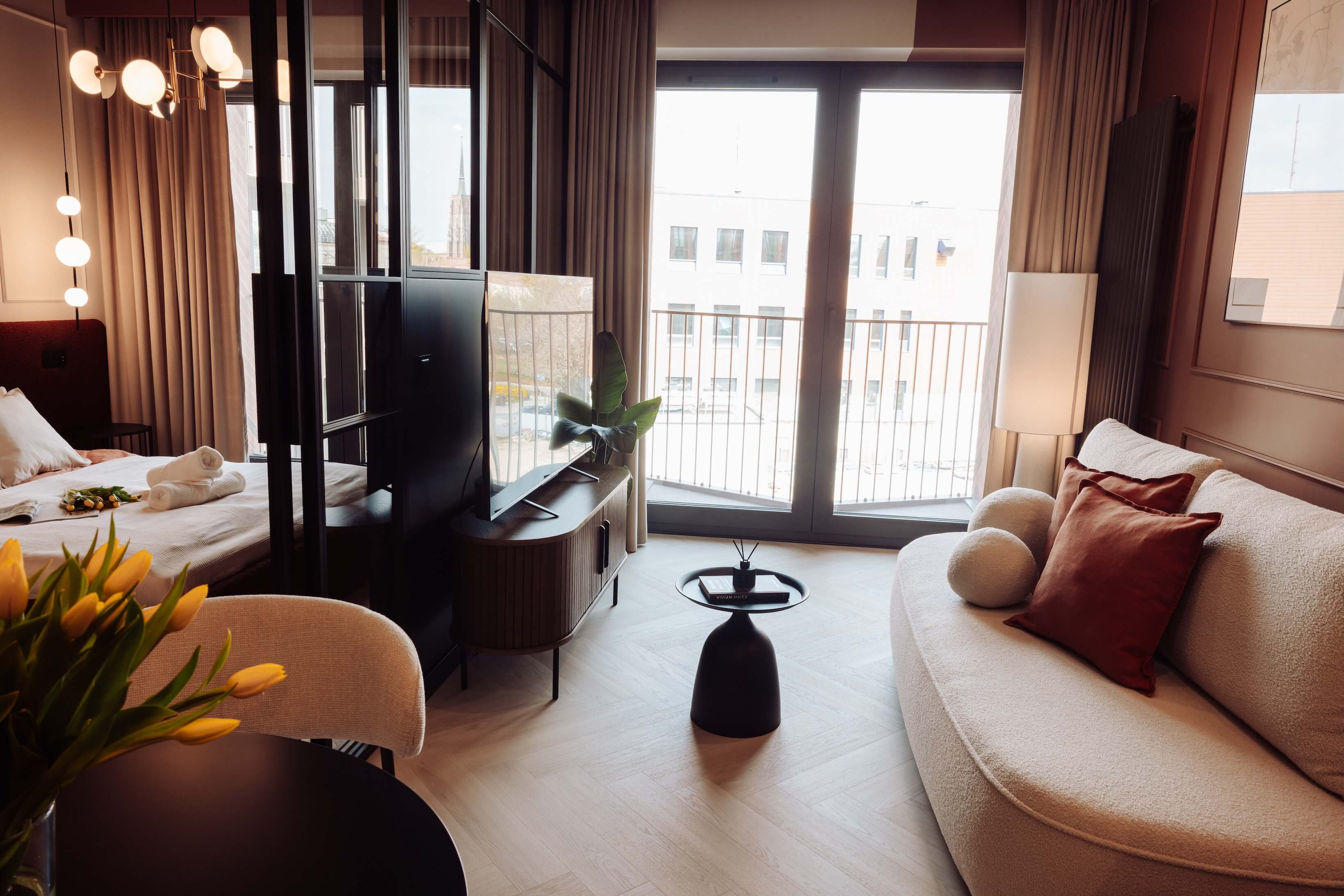Przestronny salon z nowoczesnym designem